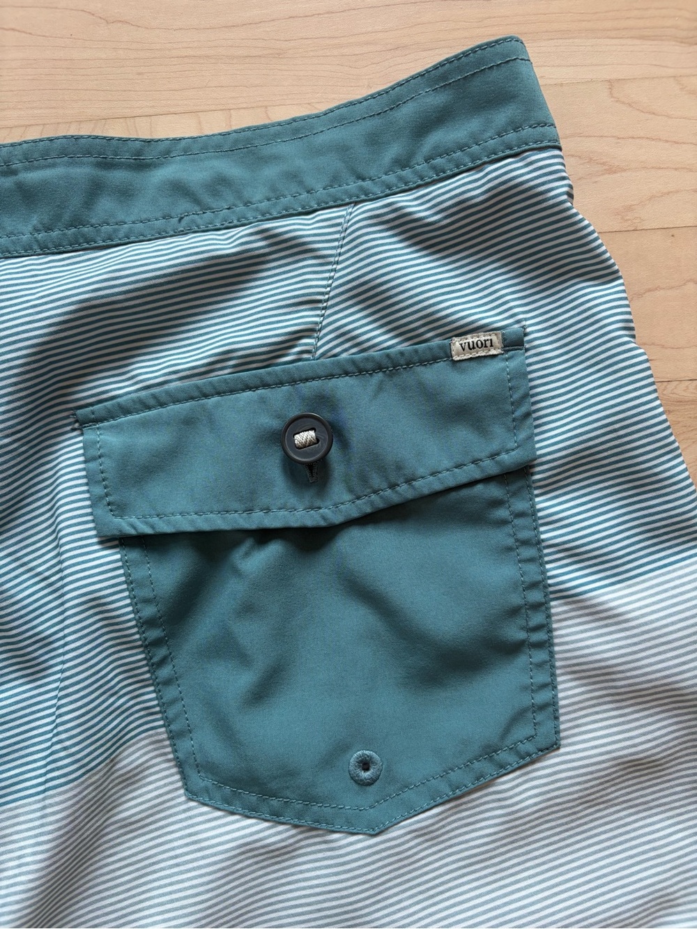 Vuori Mens Cruise Board Short - 33” - Picture 4 of 4